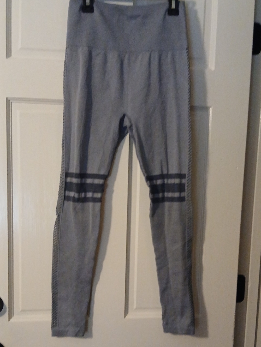 Gray Active Leggings with Knee Stripe And Small Vents On Side